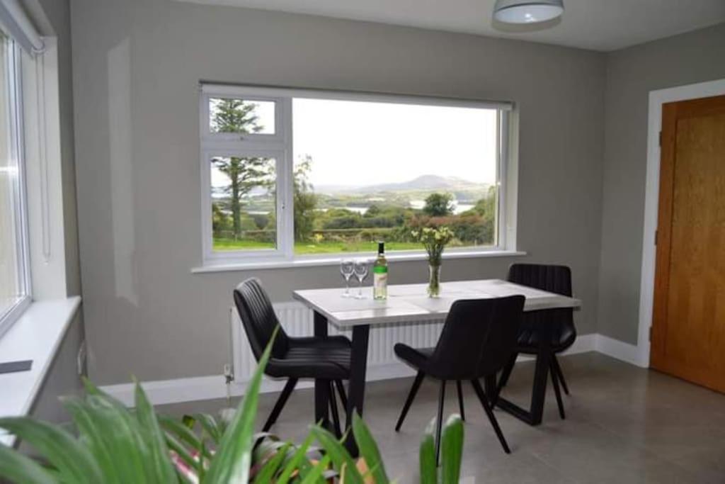 Twin Lake View - Bungalow In Pontoon Foxford Exteriér fotografie